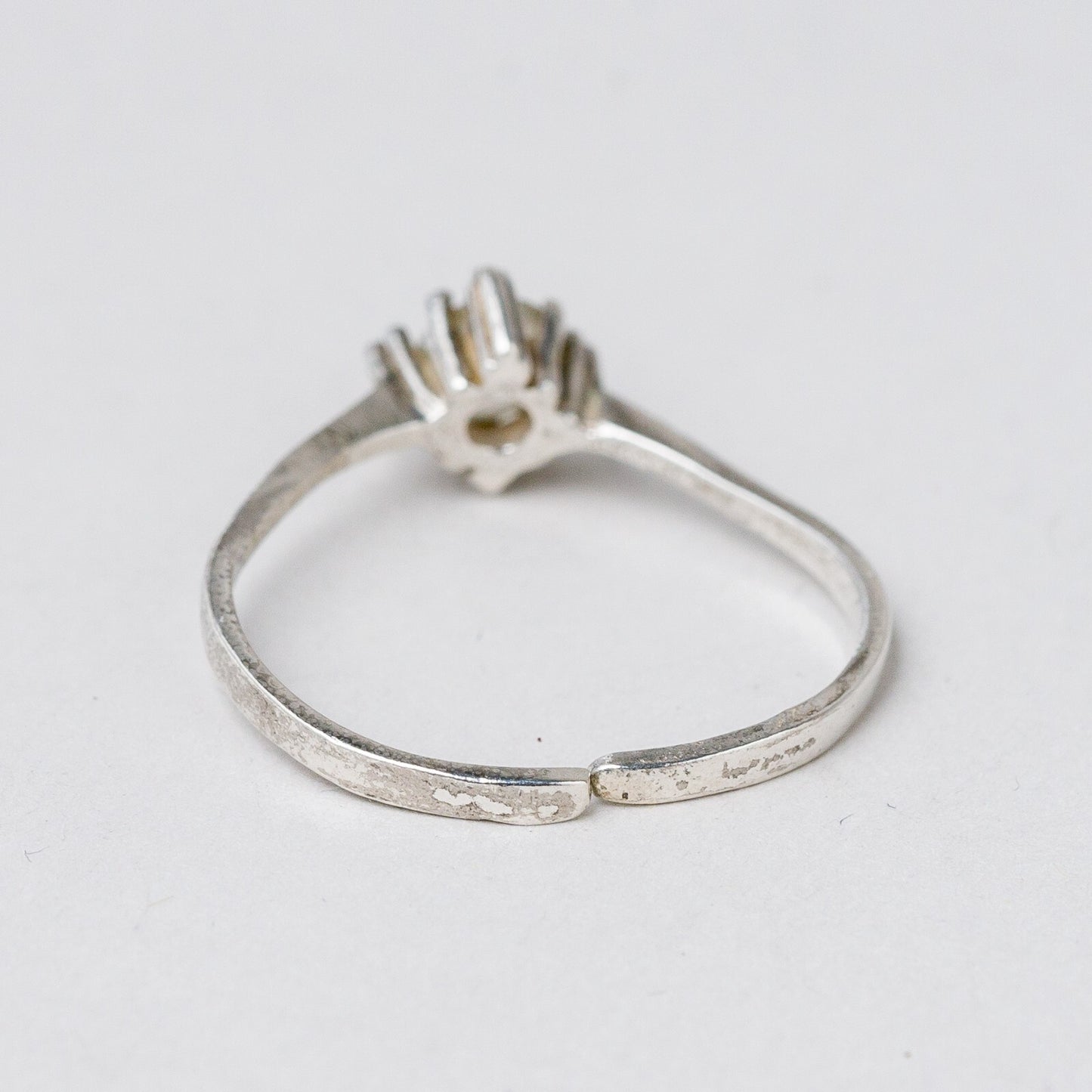 Ring 835 Silber Weißer Stein Größe flexibel ca. 59 1,56 g2