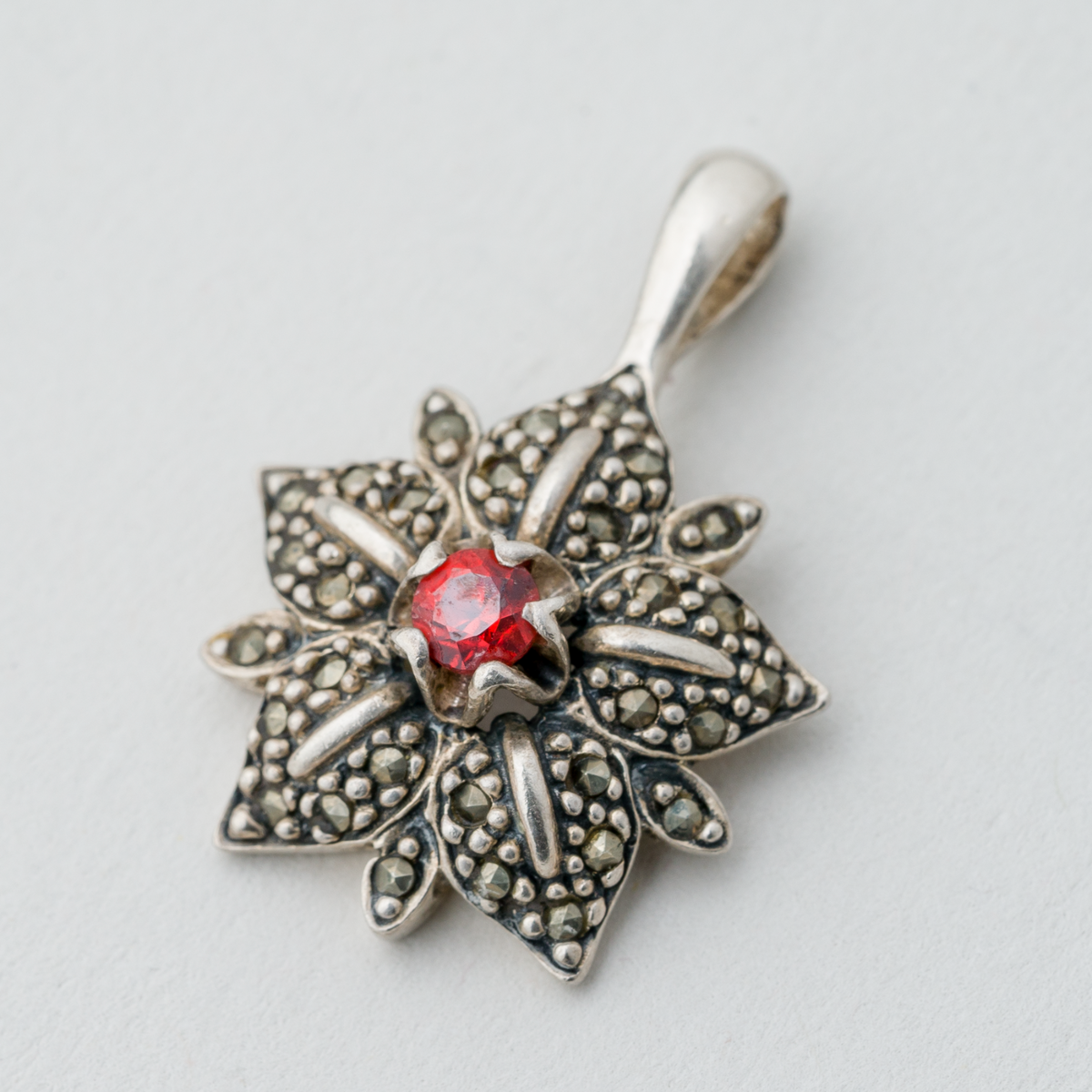 Anhänger mit rotem Stein 925er Silber 3,92g0