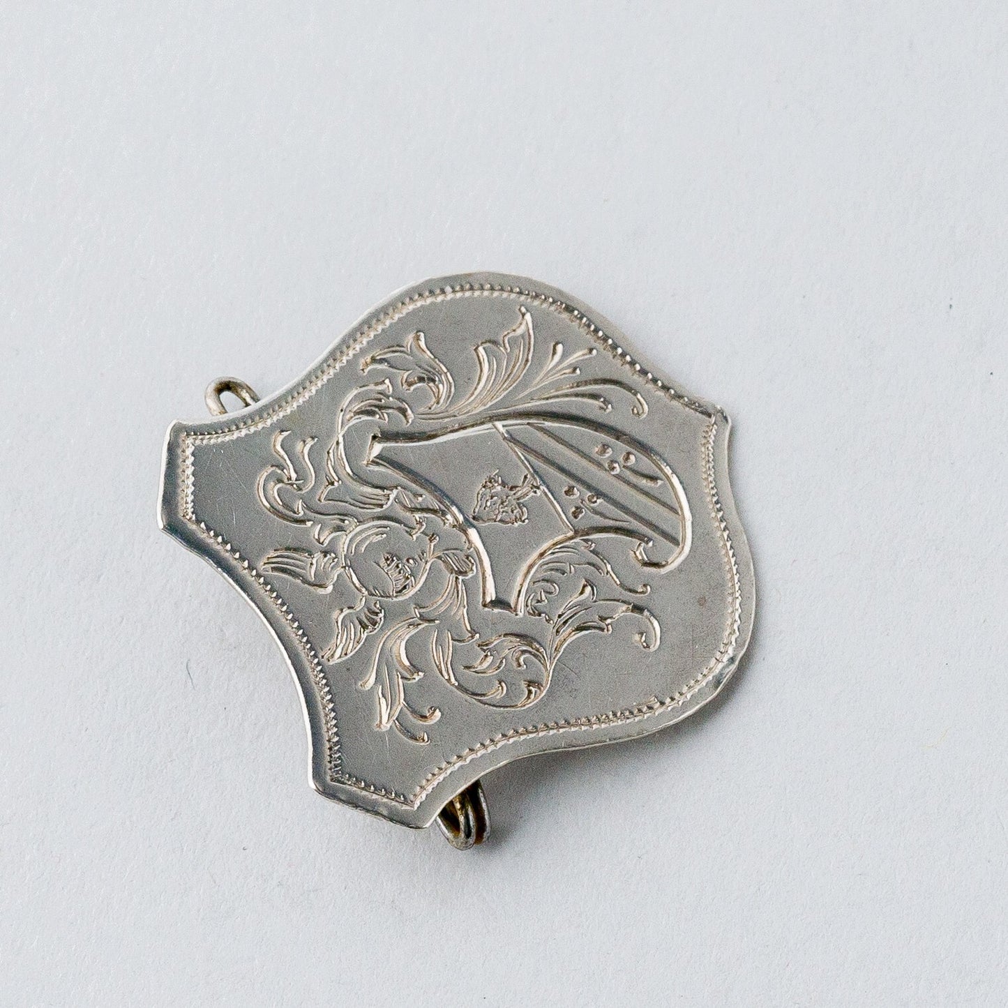 Silber Brosche Spange Wappen "G. K." 4,01 g2