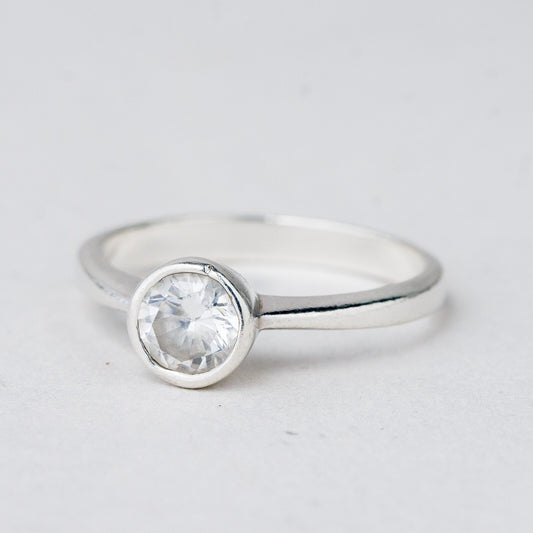 Silber Ring 925 Weißer Stein Größe 58 (18,4 mm Ø) 3,02 g0