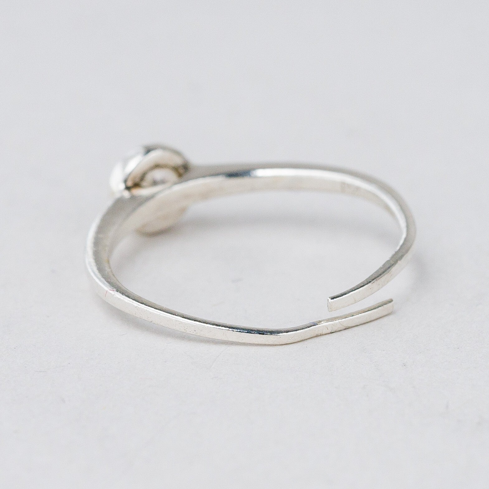Ring 925 Silber Weißer Stein Größe flexibel ca. 57 1,4 g2