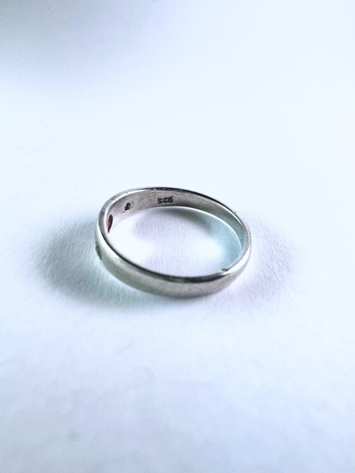 Silberring 925er Silber roter Stein weißer Besatz Größe 50 (15,9 mm Ø) 1,59 g2