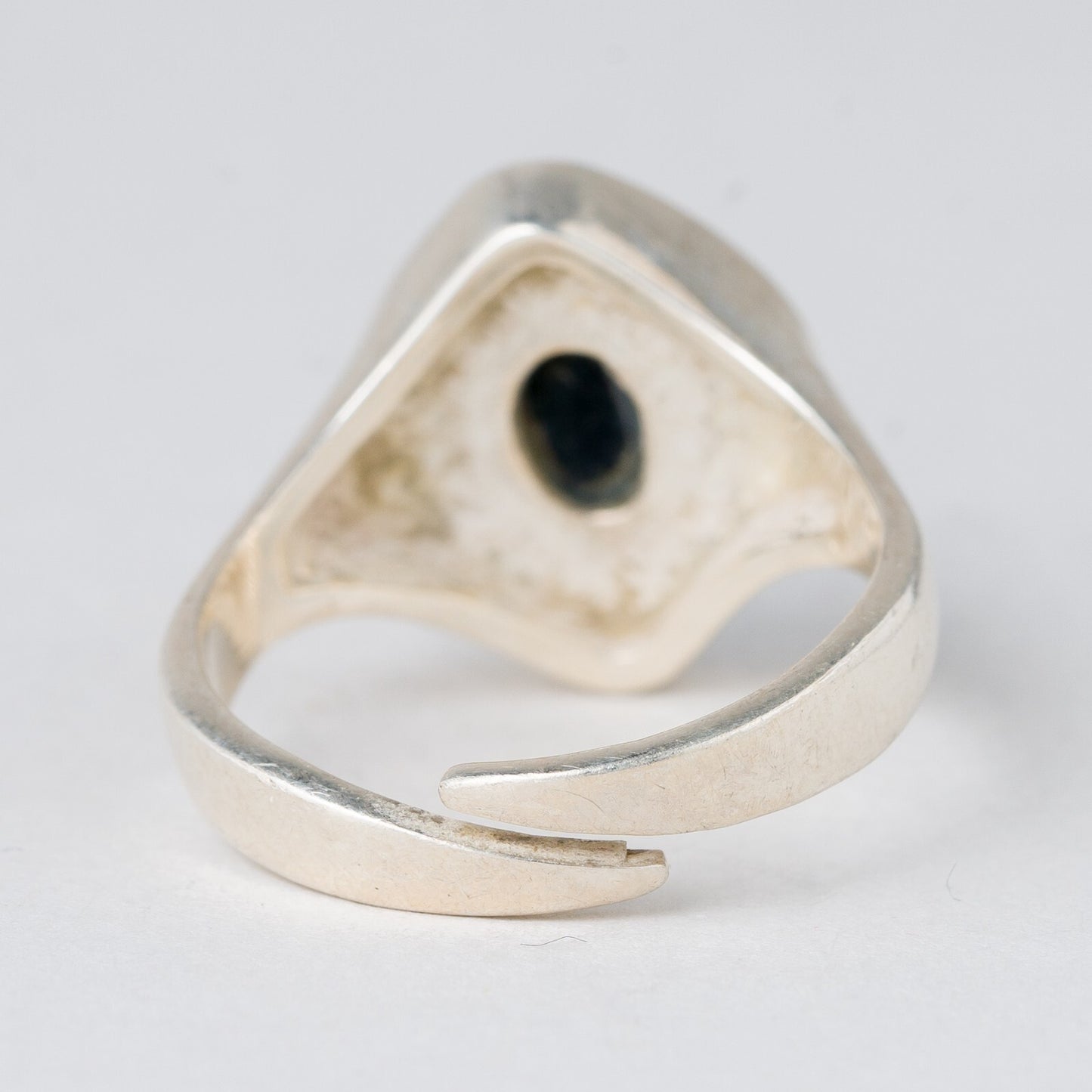 Ring Schwarzer Stein 6,65 g 835er Silber Größe flexibel ca. 573