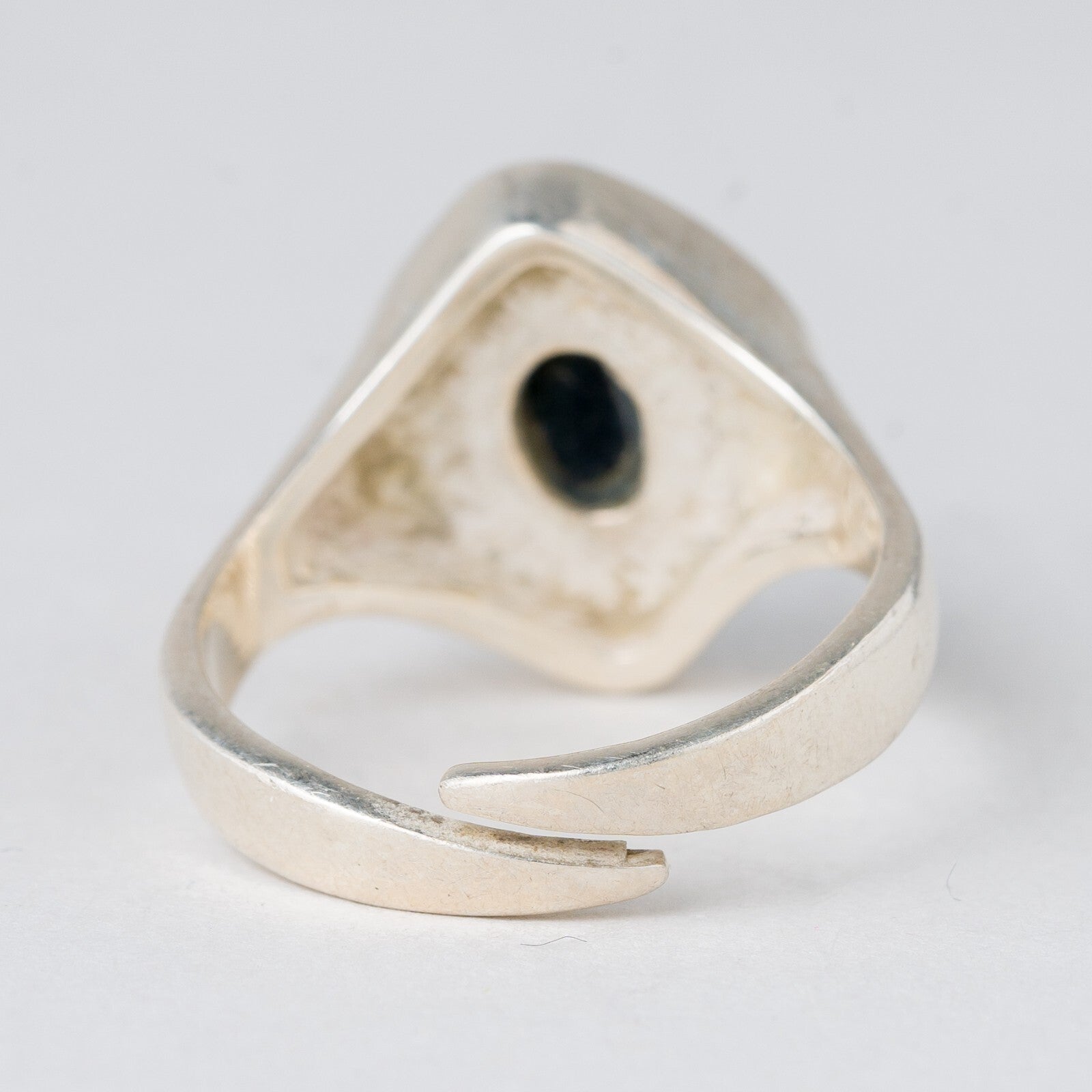 Ring Schwarzer Stein 6,65 g 835er Silber Größe flexibel ca. 573