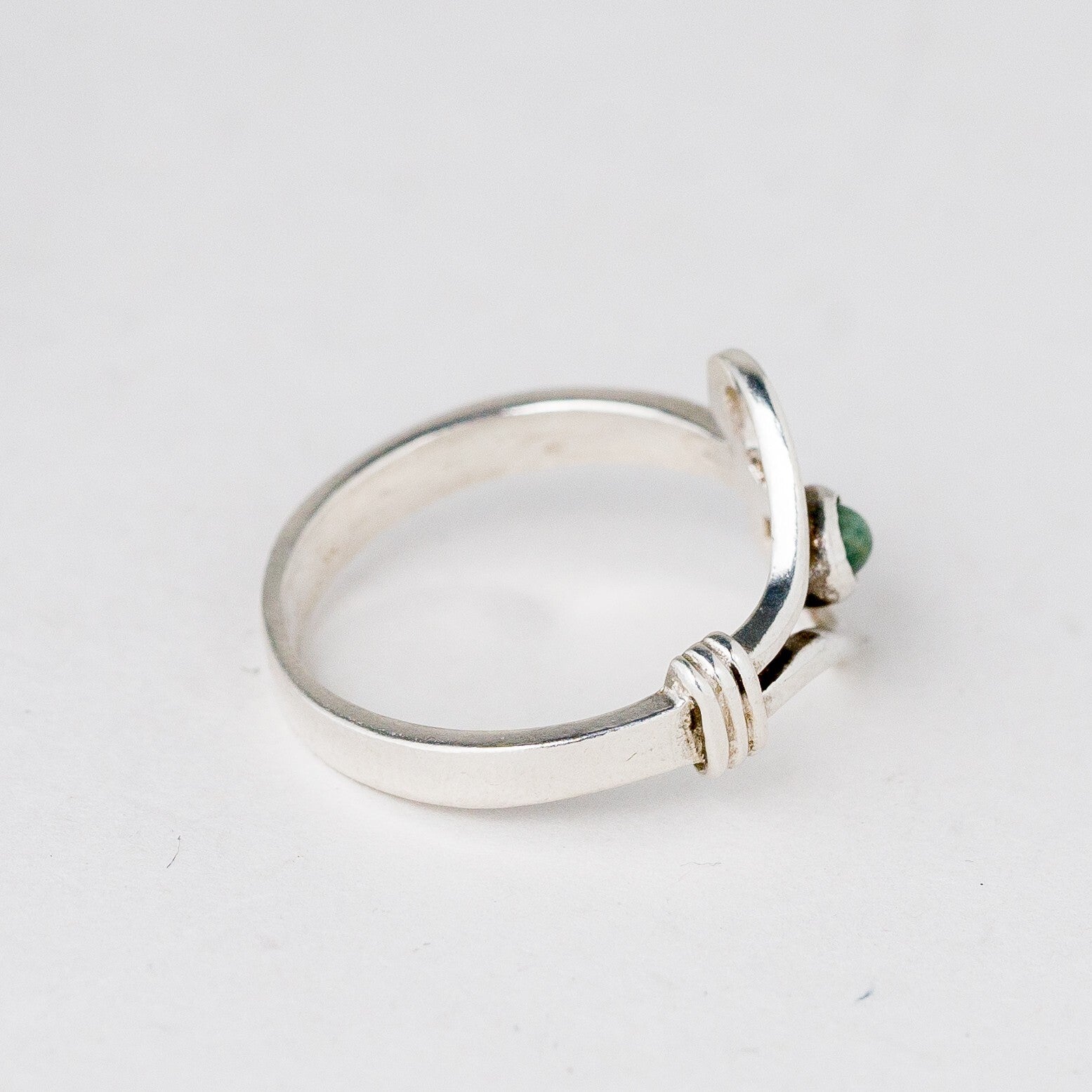 Silber Ring 52 (16,5 mm Ø) Grüner Stein 2,16 g2