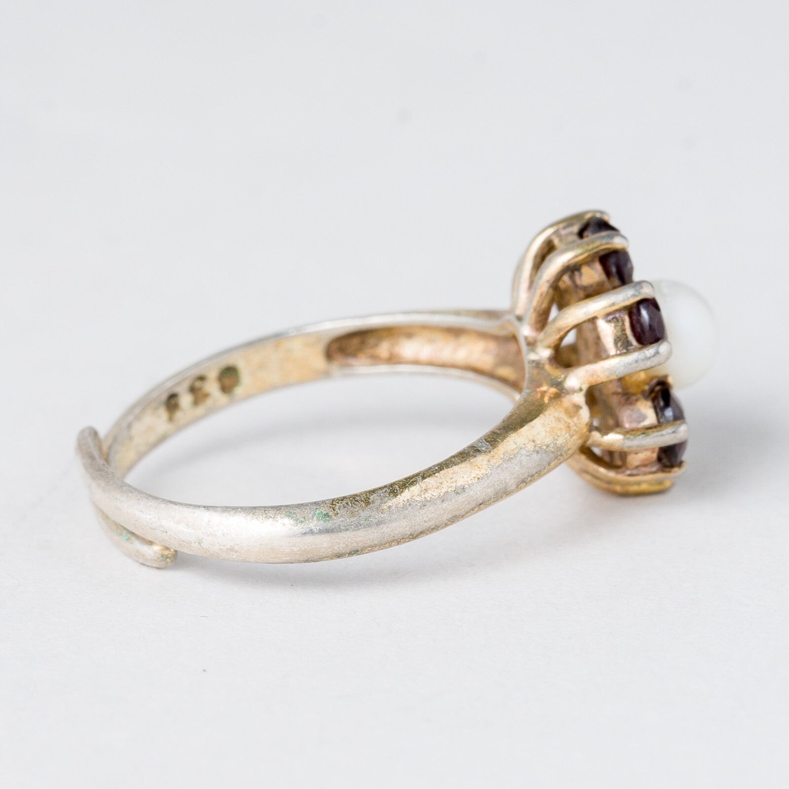 Silber Ring 835 Perle und Rote Steine Größe flexibel ca. 55 3,3 g2