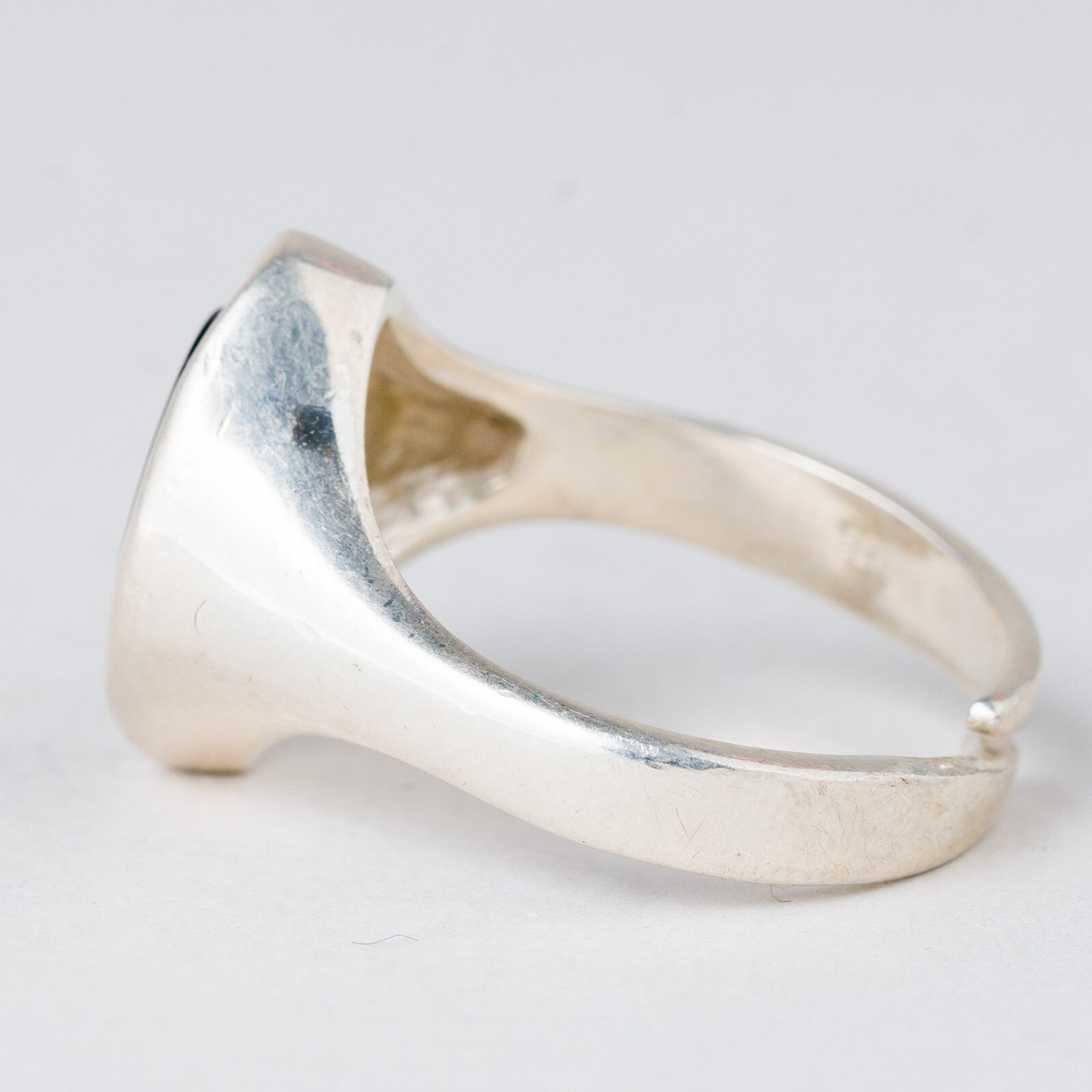 Ring Schwarzer Stein 6,65 g 835er Silber Größe flexibel ca. 574