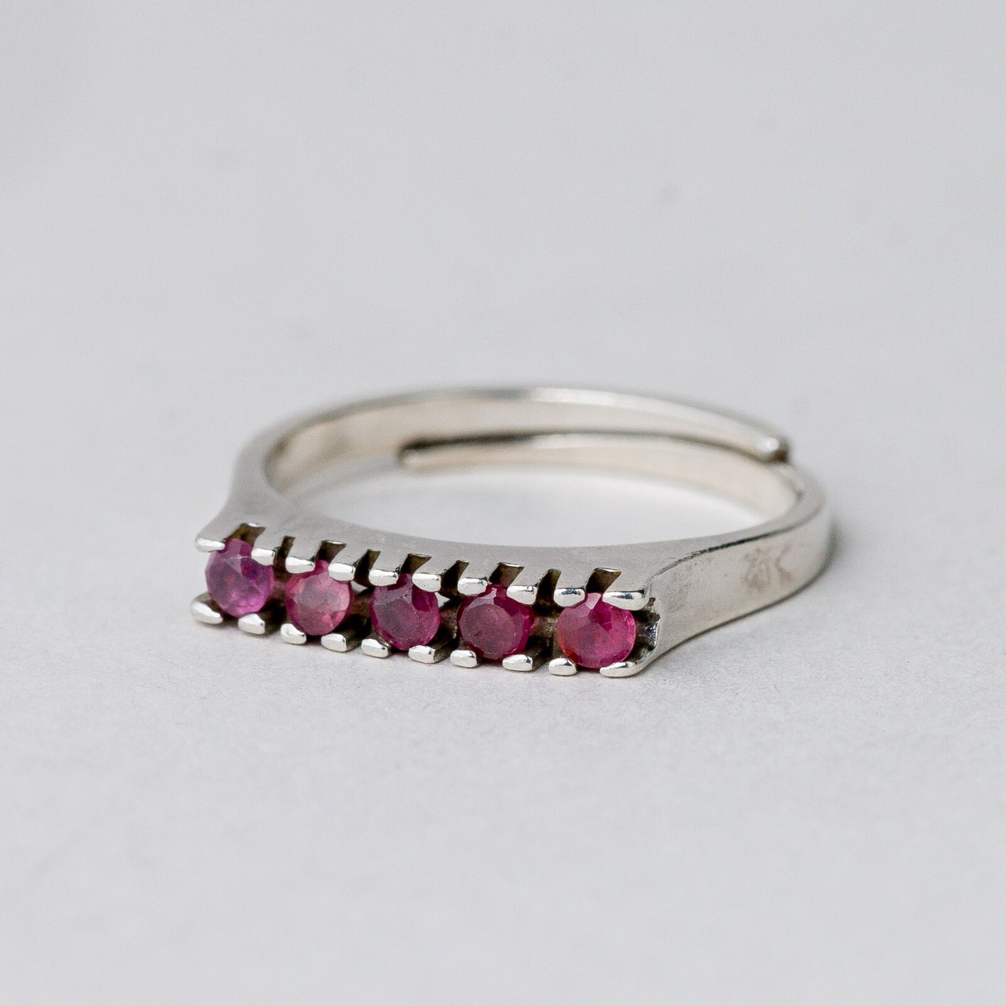 Silber Ring 835 Purpurne Stein Größe flexibel ca. 53 2,45 g5