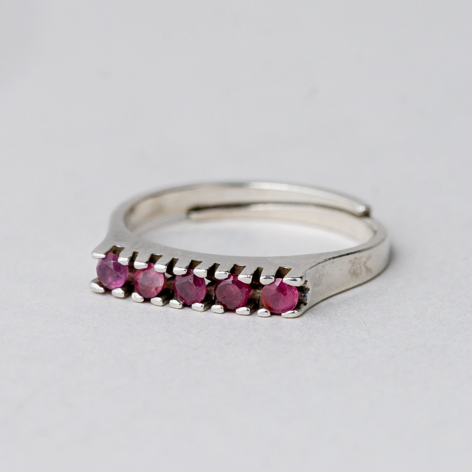 Silber Ring 835 Purpurne Stein Größe flexibel ca. 53 2,45 g5
