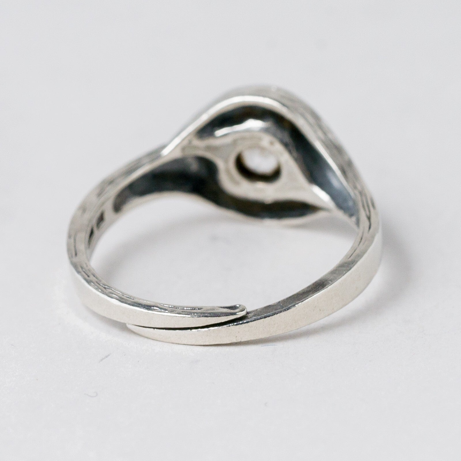 Ring Silber Weißer Stein Größe flexibel ca. 59 3,41 g3