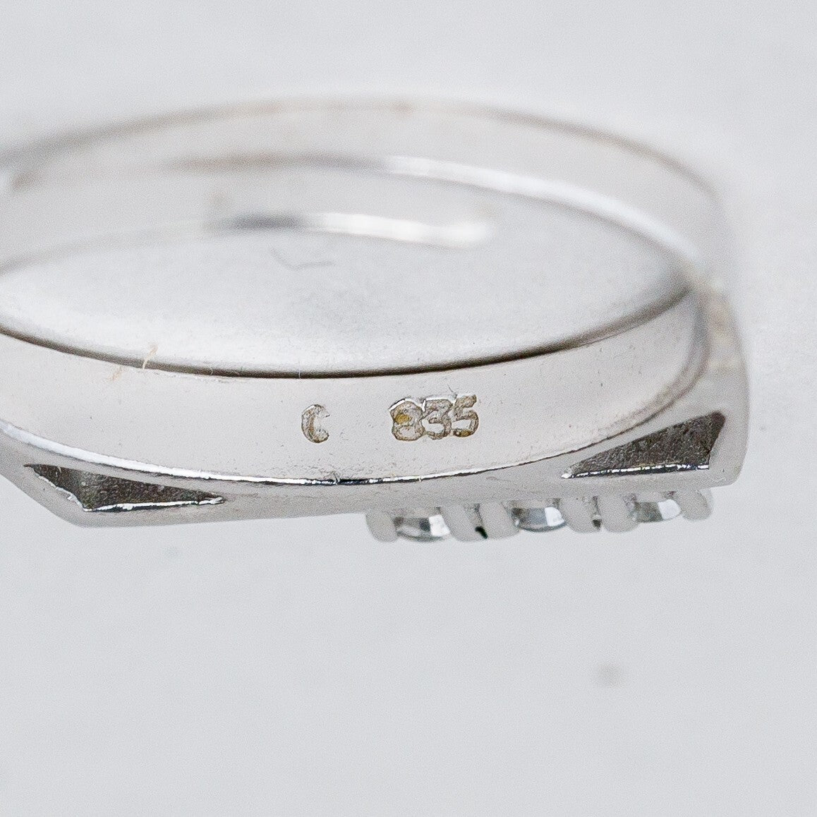 Silber Ring 835 Weiße Steine Größe flexibel ca. 54 2,24 g6