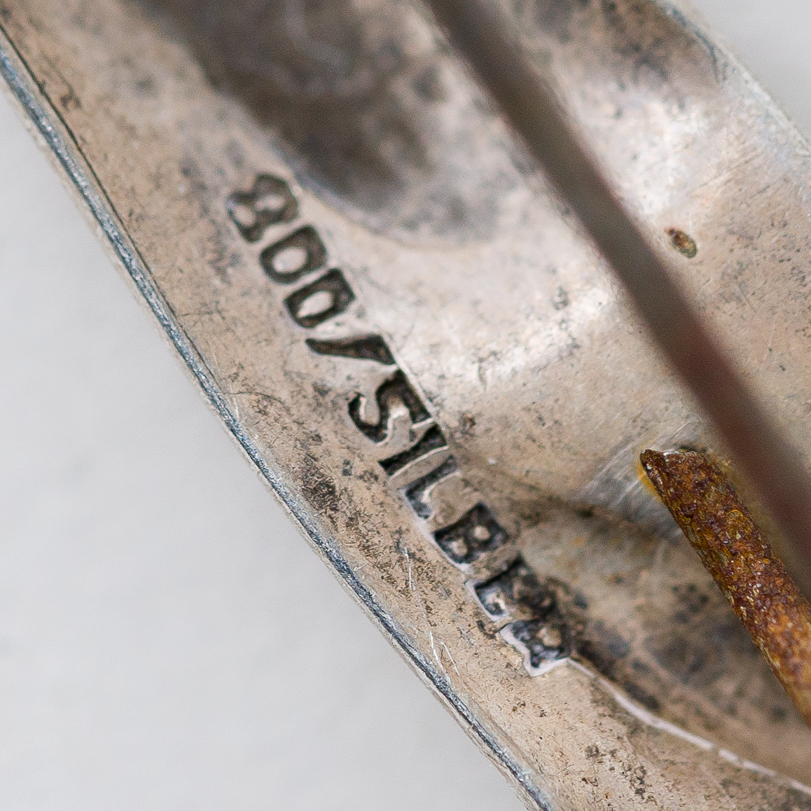 Brosche 800er Silber 2,4 g 5 cm2