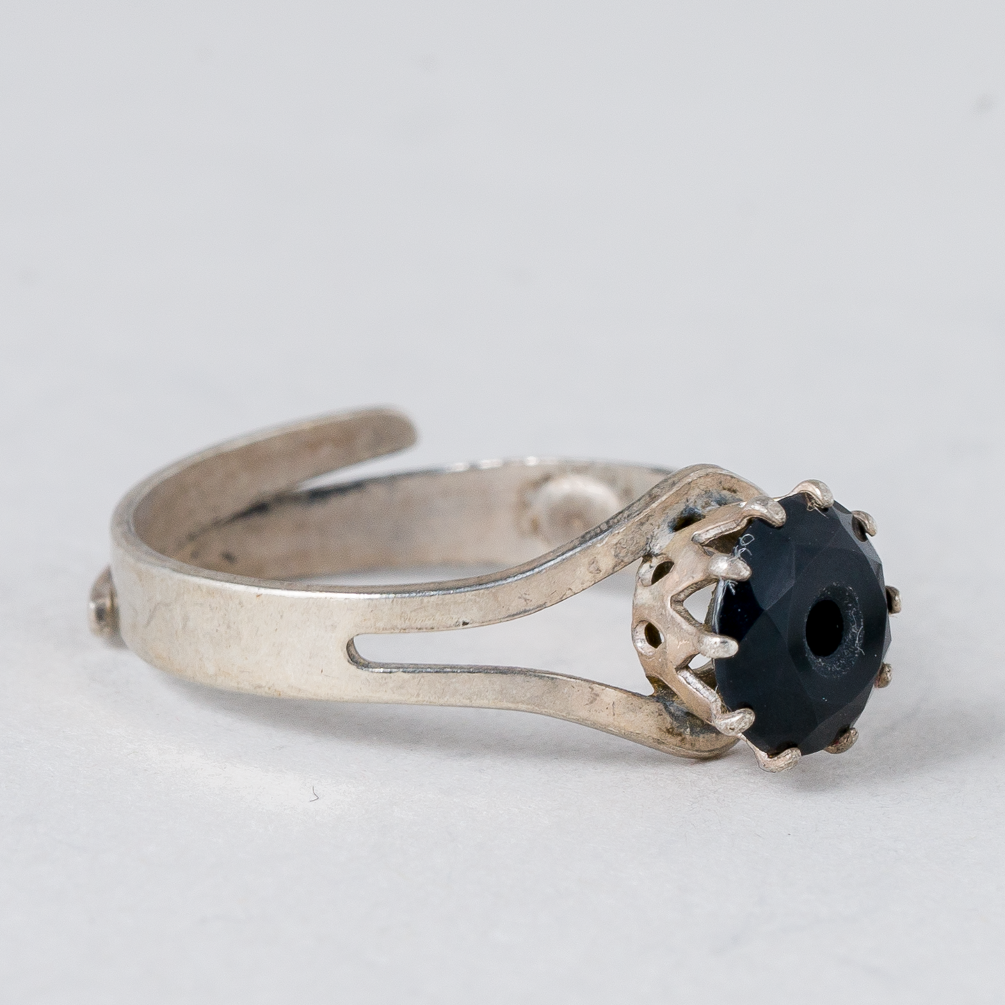 Ring Schwarzer Stein 800er Silber 1,56 g Größe flexibel1