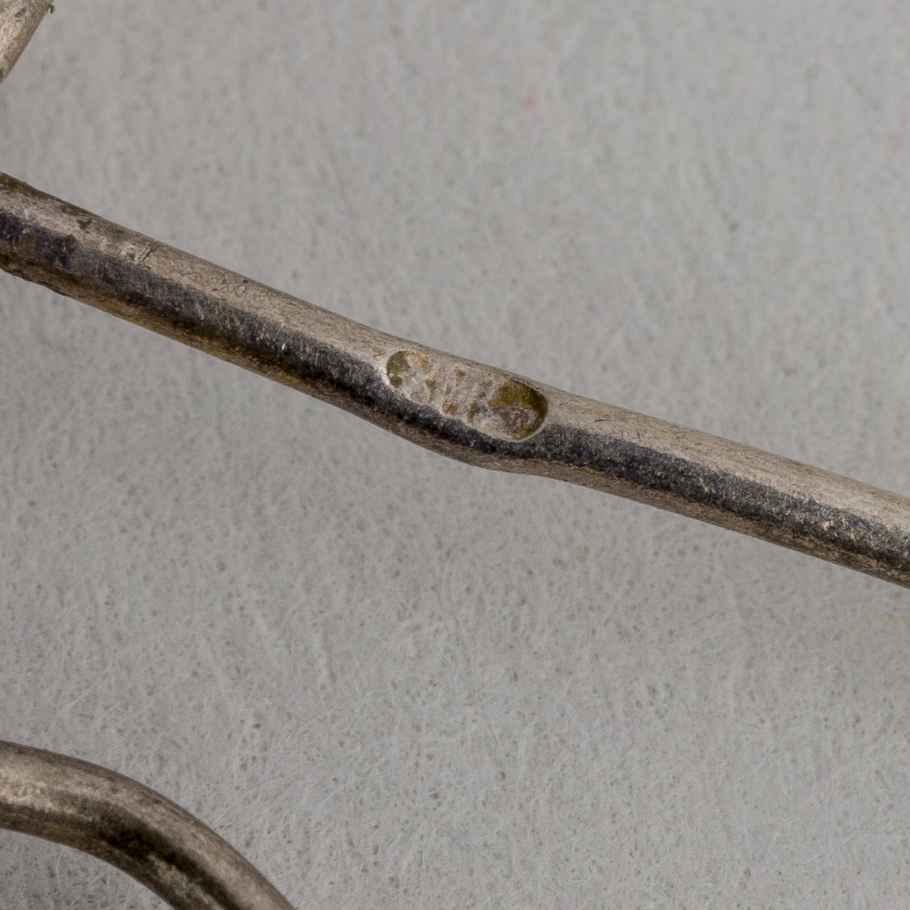 Silberohrring Silber 0,8g Mit Kugel 2 cm2