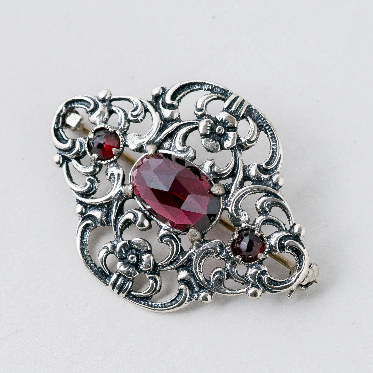 Brosche Rote Steine 835er Silber 5,46 g 4 cm0