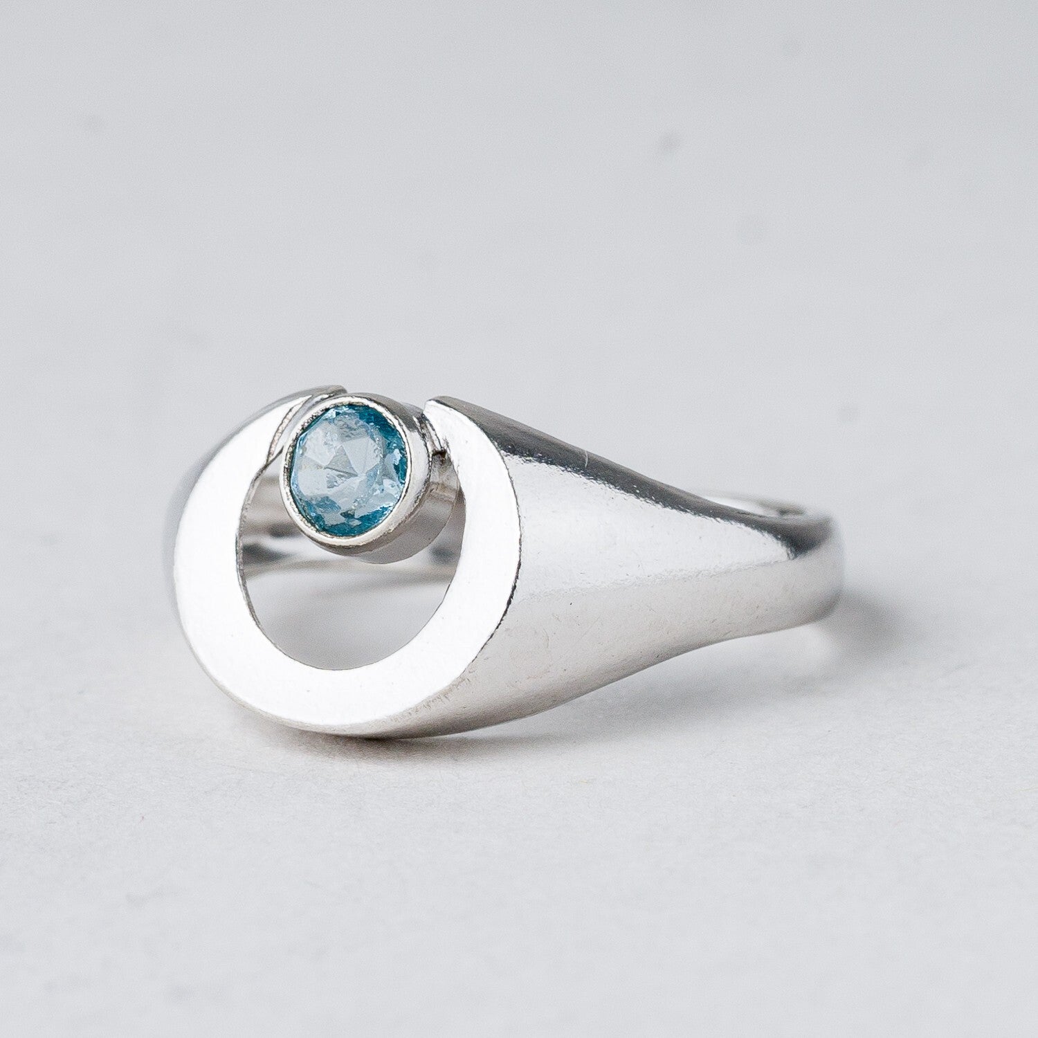 Silber Ring 835 Blauer Stein Größe flexibel ca. 51 2,33 g0