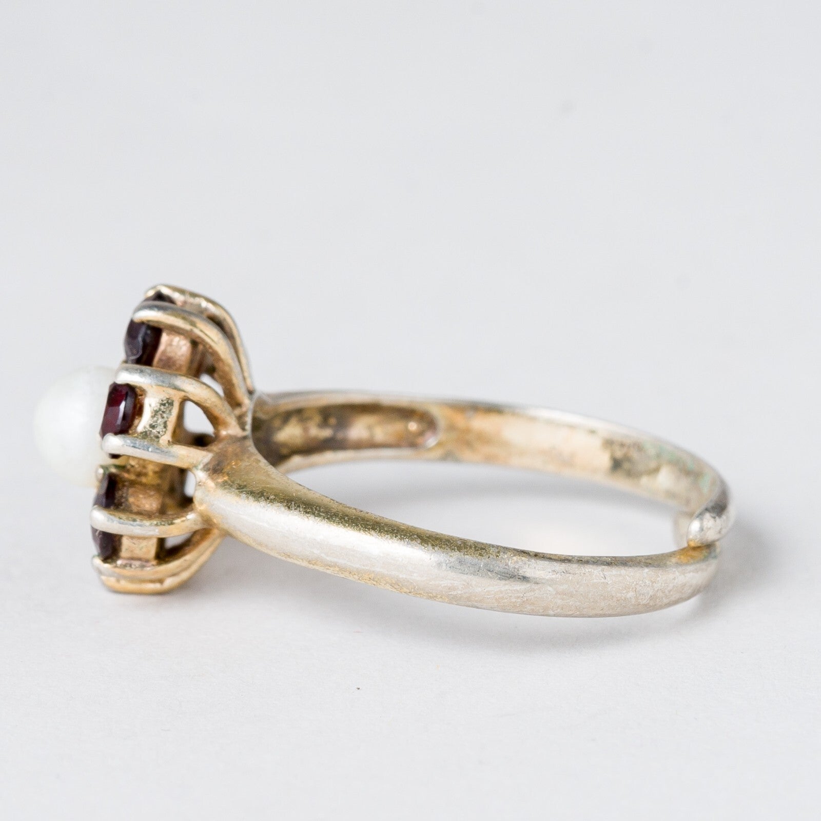 Silber Ring 835 Perle und Rote Steine Größe flexibel ca. 55 3,3 g4