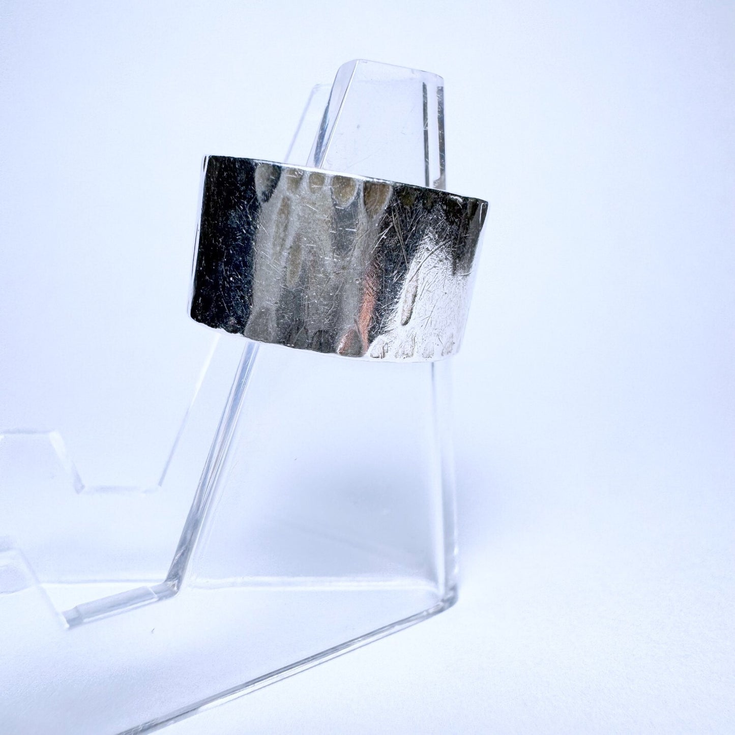 Ring 835er Silber Größe 55 mit Hammerschlag Dekor 3,11g1