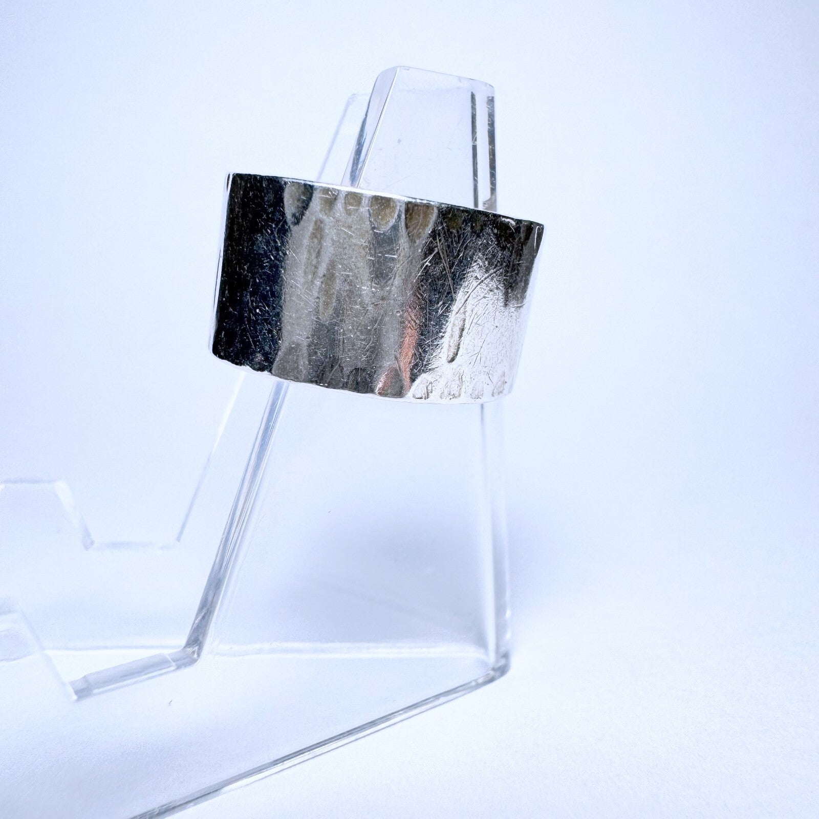 Ring 835er Silber Größe 55 mit Hammerschlag Dekor 3,11g1